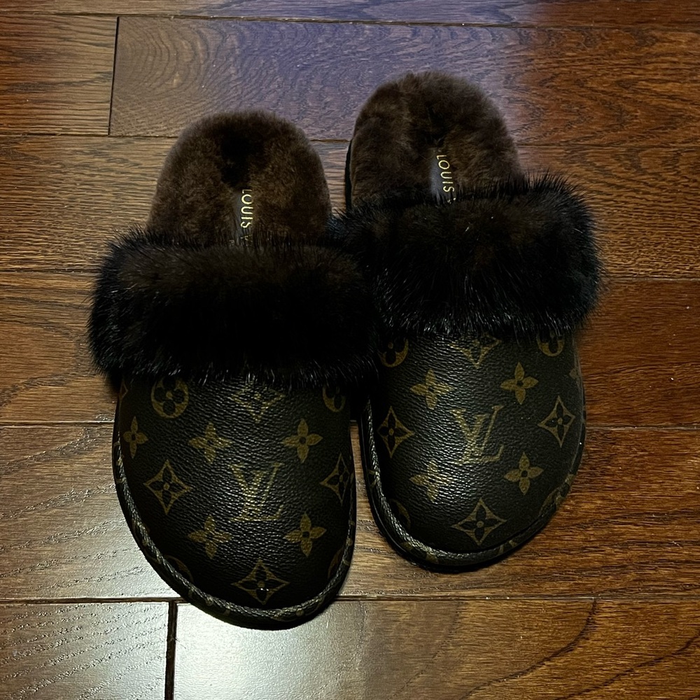 Luxury Monogram Fur Slippers - Picture 2 of 7